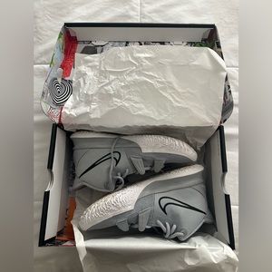 Kyrie 7 TB Wild Grey